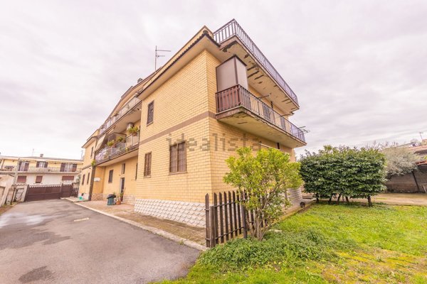 appartamento in vendita a Roma in zona Finocchio