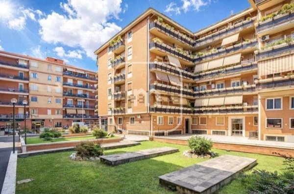appartamento in vendita a Roma in zona Tuscolano