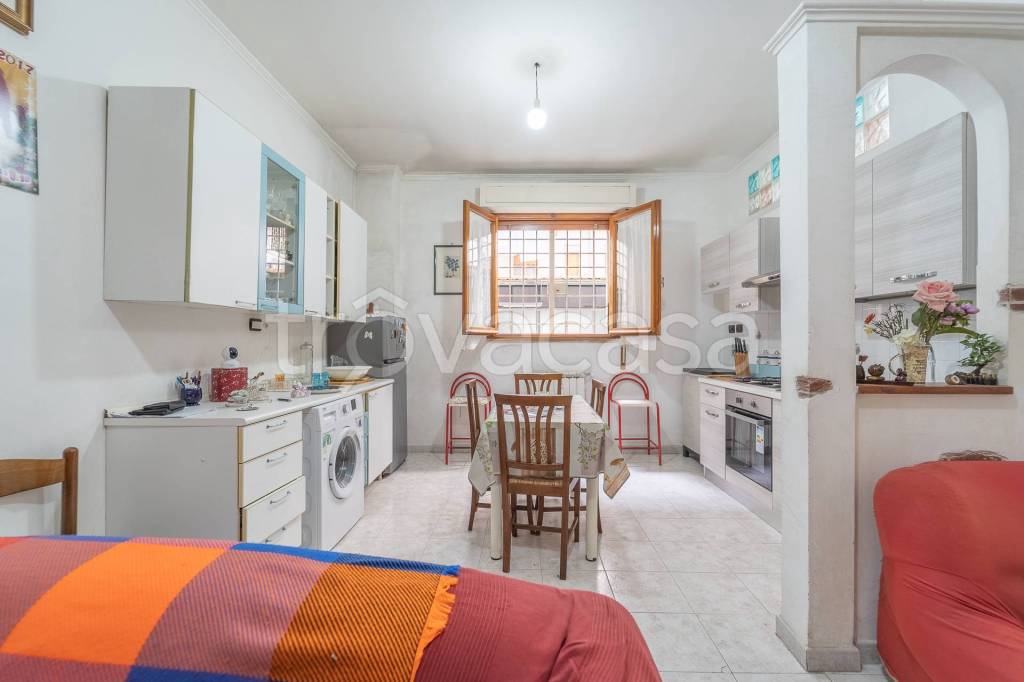 appartamento in vendita a Roma in zona Ostiense