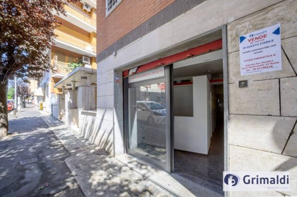 negozio in vendita a Roma in zona Portuense