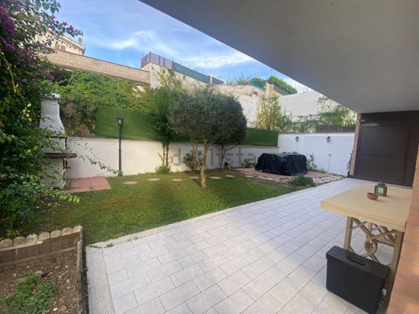 appartamento in vendita a Roma in zona Valle Muricana