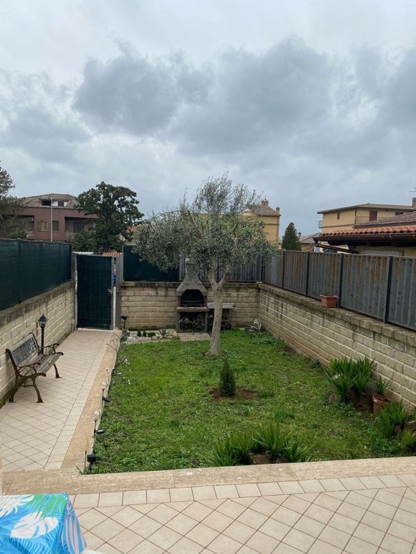 appartamento in vendita a Roma in zona Tor Bella Monaca