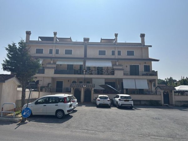 appartamento in vendita a Roma in zona Selva Candida