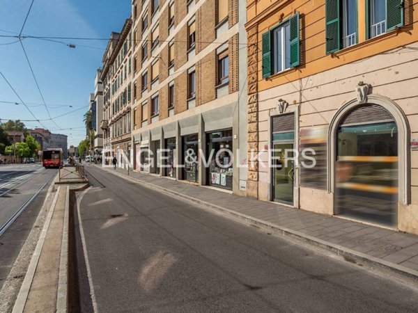 negozio in vendita a Roma in zona Rione Monti/Campitelli