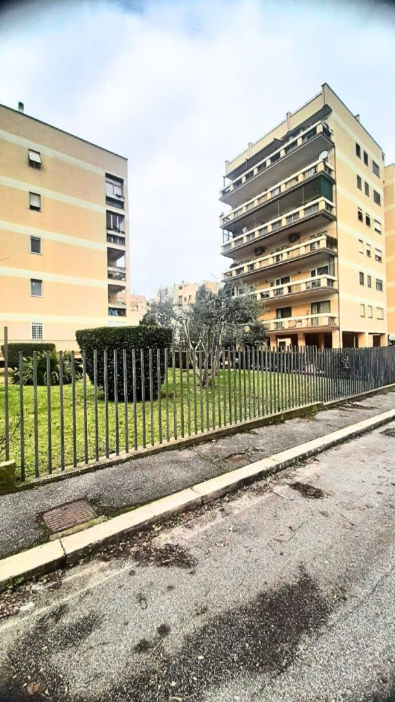 appartamento in vendita a Roma in zona Giuliano Dalmata