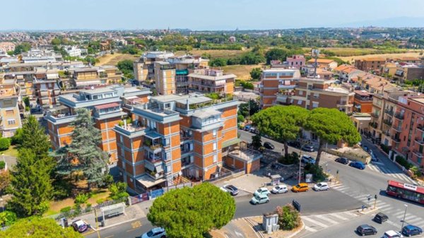 appartamento in vendita a Roma in zona Corviale