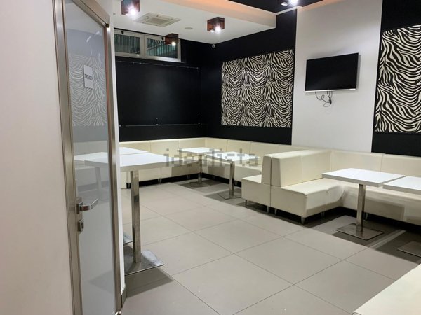 locale commerciale in vendita a Roma in zona Collatino
