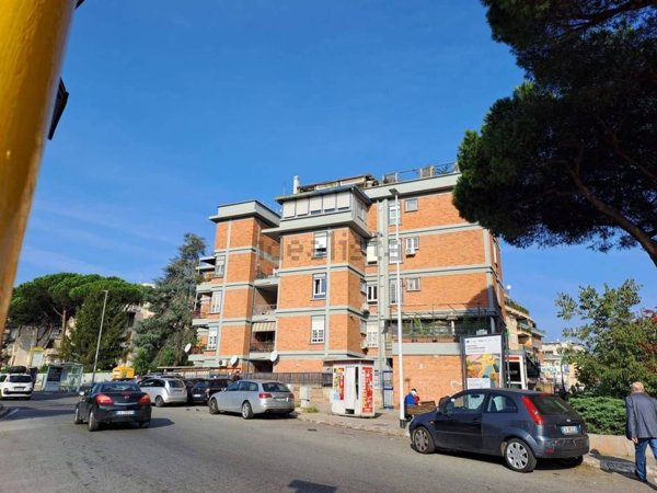 appartamento in vendita a Roma in zona Corviale