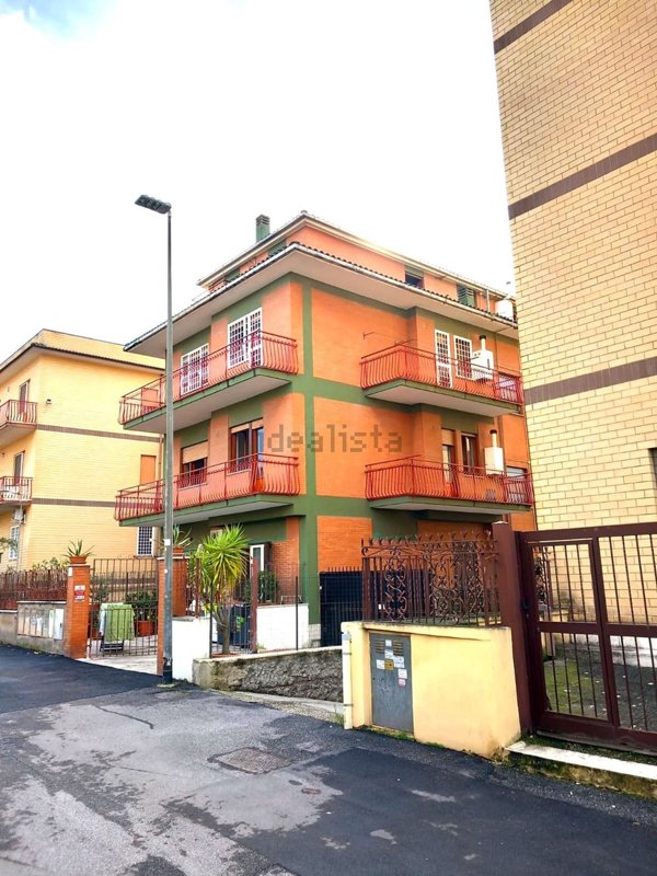 appartamento in vendita a Roma in zona Tor Bella Monaca
