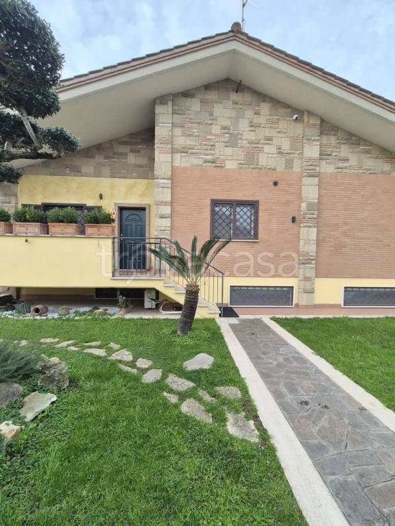 casa indipendente in vendita a Roma in zona Dragona/Bagnoletto