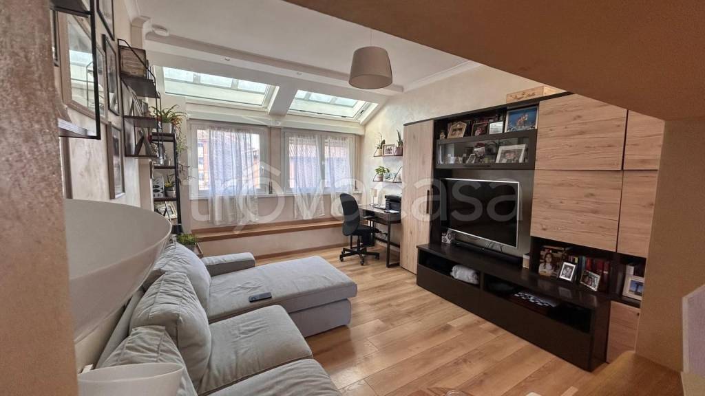 appartamento in vendita a Roma in zona Appio Pignatelli