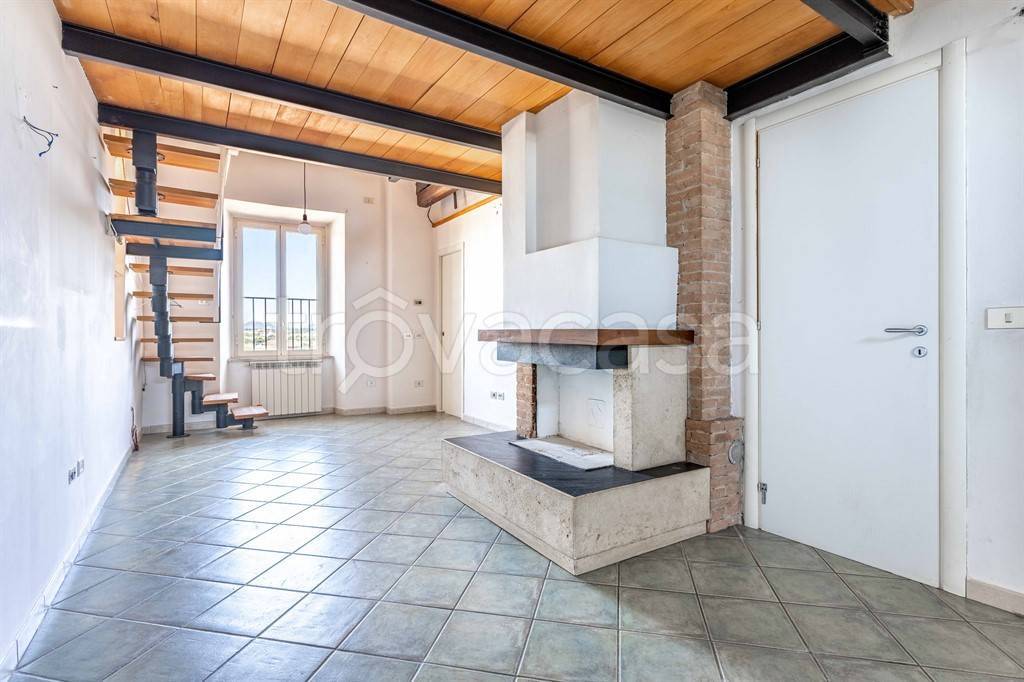 appartamento in vendita a Roma in zona Lunghezza