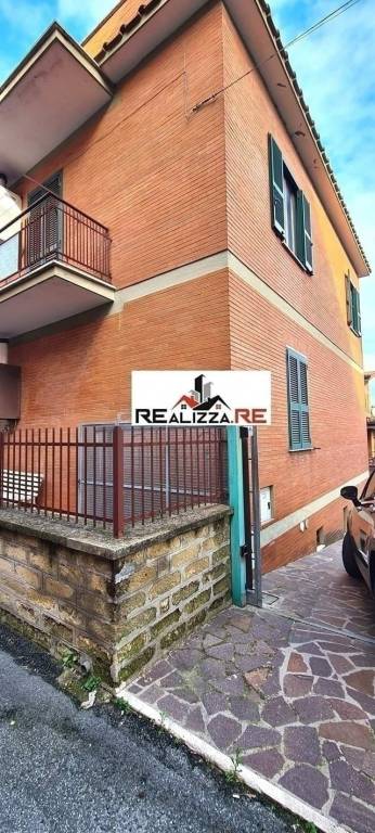 appartamento in vendita a Roma in zona Torre Angela