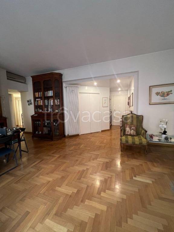 appartamento in vendita a Roma in zona Ostiense