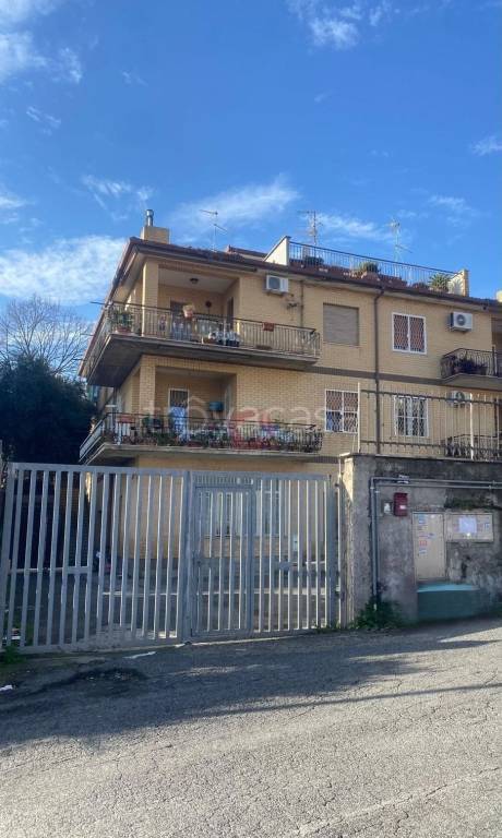 appartamento in vendita a Roma in zona Finocchio