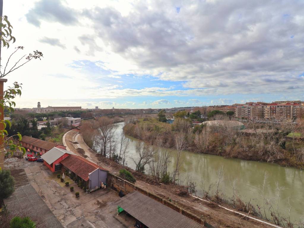 appartamento in vendita a Roma in zona Ostiense