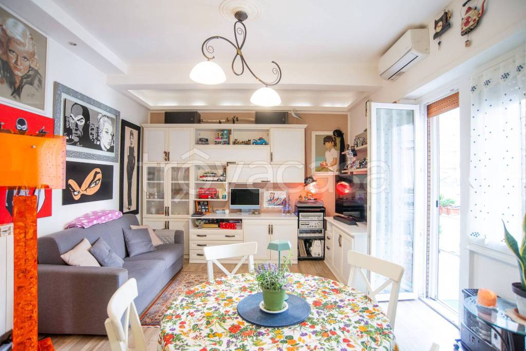 appartamento in vendita a Roma in zona Appio Claudio