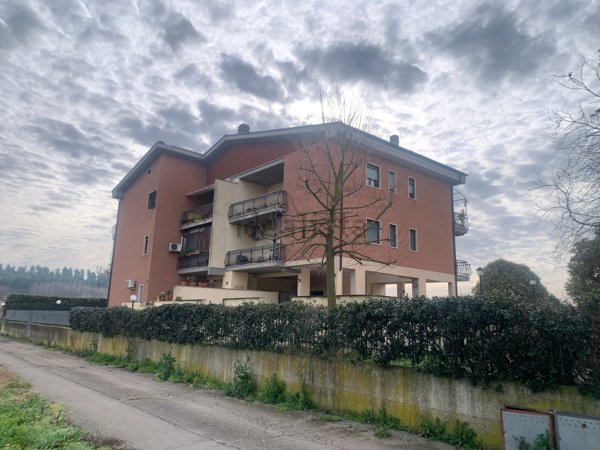 appartamento in vendita a Roma in zona Pantan Monastero