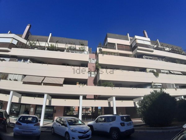 negozio in vendita a Roma in zona Appio Pignatelli