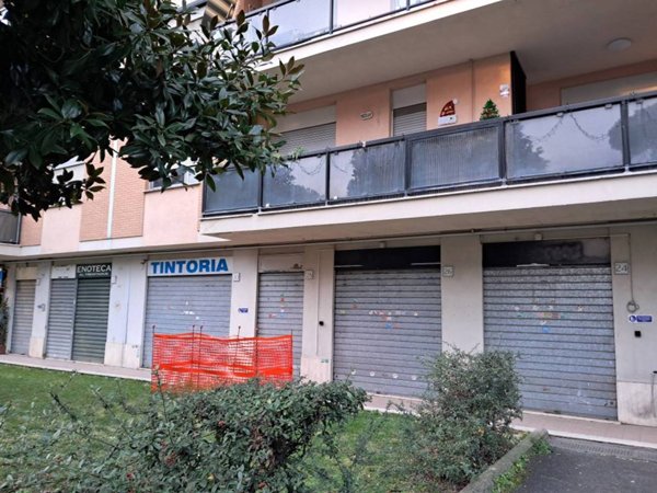 negozio in vendita a Roma in zona Labaro
