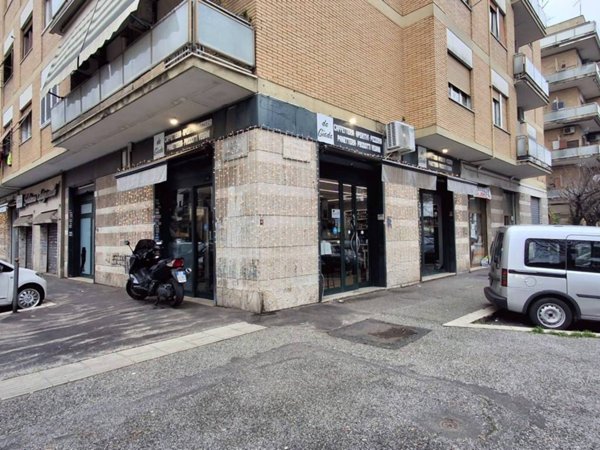 negozio in vendita a Roma in zona Prenestino-Centocelle