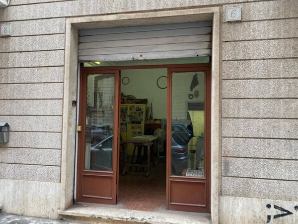 negozio in vendita a Roma in zona Appio Latino