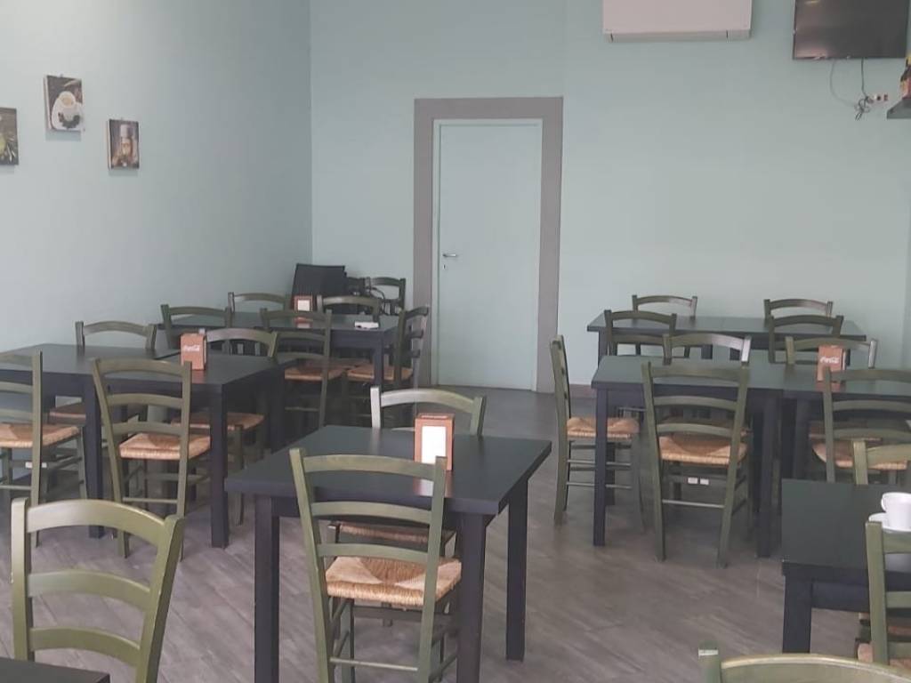 negozio in vendita a Roma in zona Tomba di Nerone