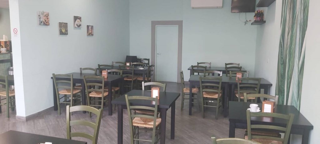 negozio in vendita a Roma in zona Tomba di Nerone