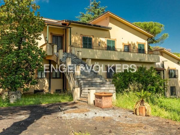 negozio in vendita a Roma in zona Ponte Mammolo