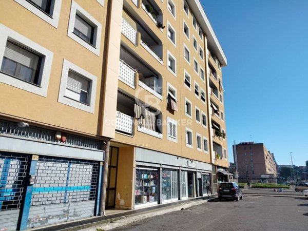 negozio in vendita a Roma in zona Ponte di Nona