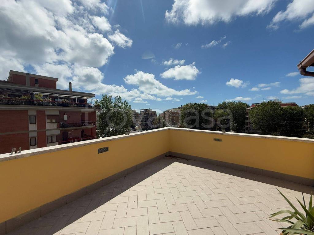 appartamento in vendita a Roma in zona Ostia