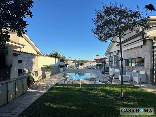 casa indipendente in vendita a Roma in zona Valle Muricana