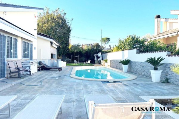 casa indipendente in vendita a Roma in zona Valle Muricana