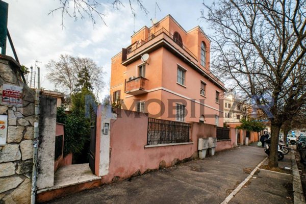 appartamento in vendita a Roma in zona Gianicolense