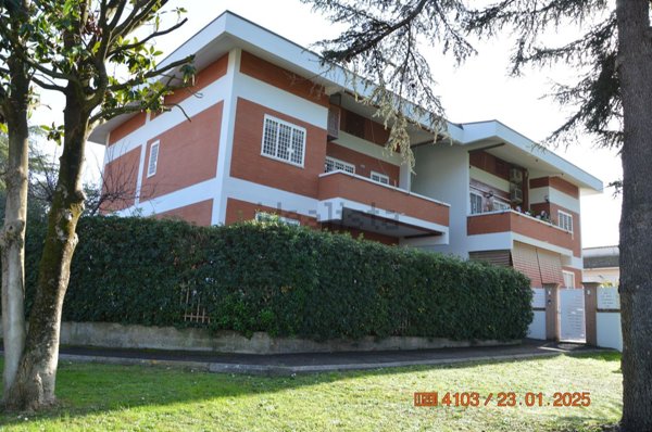 appartamento in vendita a Roma in zona Appio Pignatelli