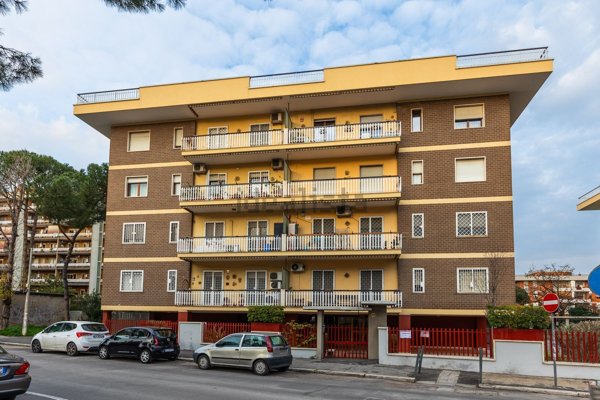 appartamento in vendita a Roma in zona Don Bosco