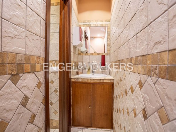 locale commerciale in vendita a Roma in zona Celio