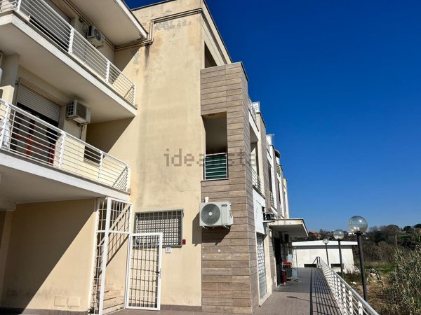 appartamento in vendita a Roma in zona Lunghezza
