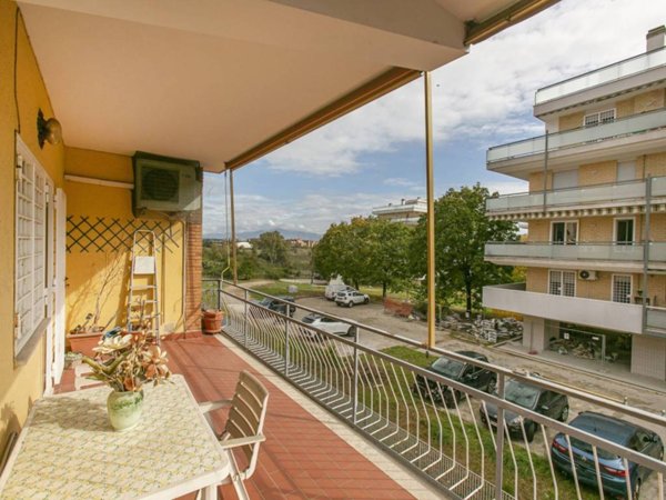 appartamento in vendita a Roma in zona San Basilio