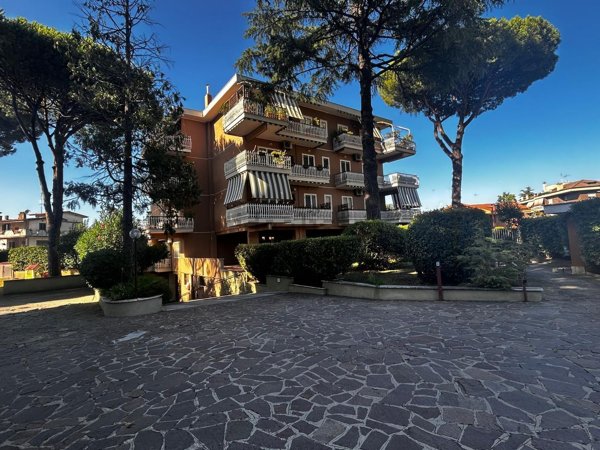 appartamento in vendita a Roma in zona Casal Morena
