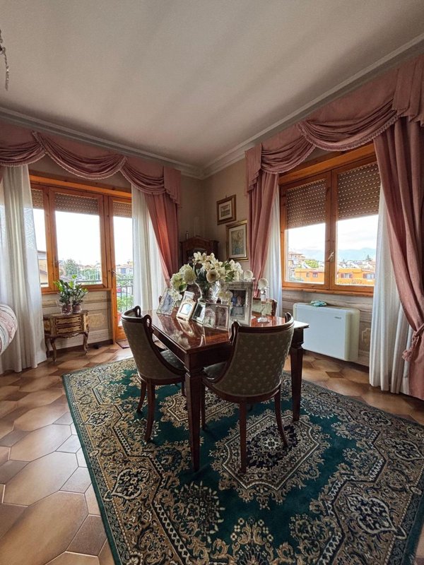 appartamento in vendita a Roma in zona Giardini di Corcolle