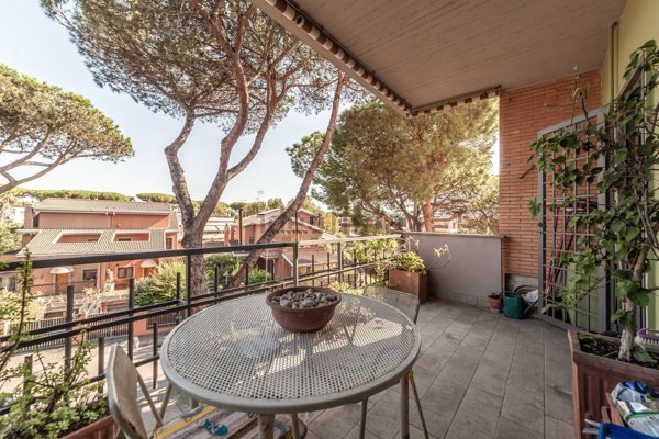 appartamento in vendita a Roma in zona Axa