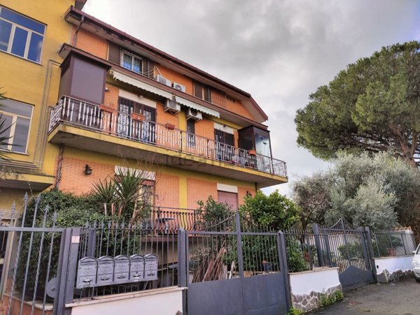 appartamento in vendita a Roma in zona Finocchio