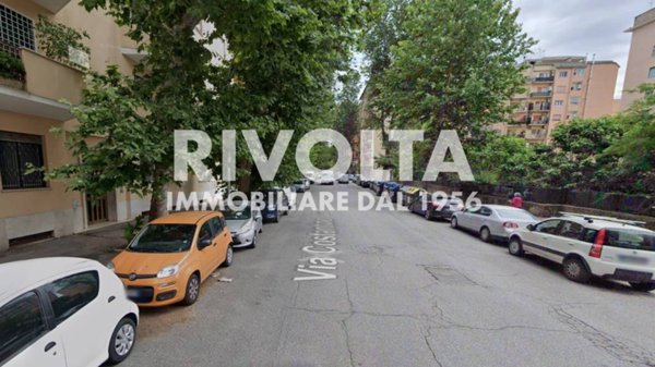appartamento in vendita a Roma in zona Ostiense