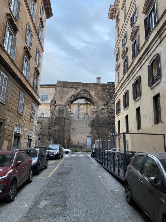 negozio in vendita a Roma in zona Esquilino