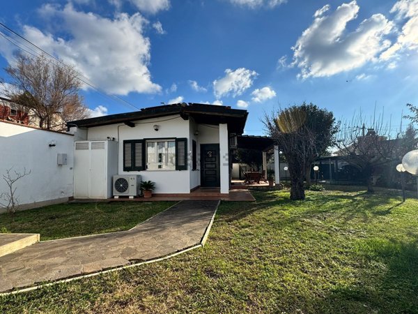 casa indipendente in vendita a Roma in zona Infernetto