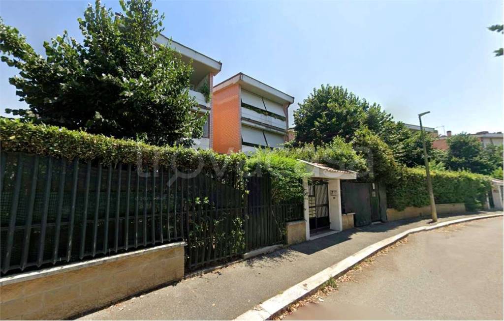 appartamento in vendita a Roma in zona Ostia Antica
