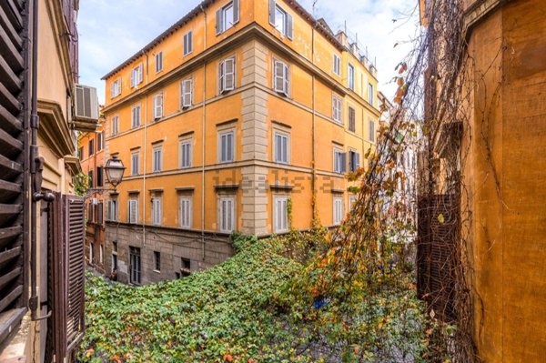 appartamento in vendita a Roma in zona Parione/Sant'Eustachio