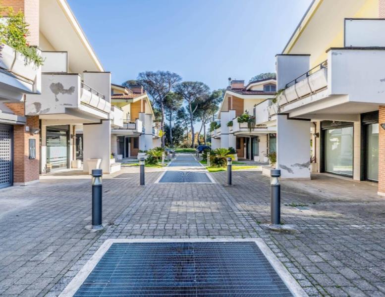 appartamento in vendita a Roma in zona Casal Palocco