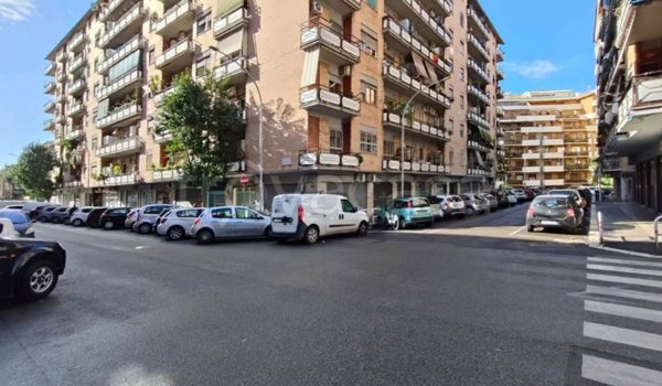 negozio in vendita a Roma in zona Tuscolano
